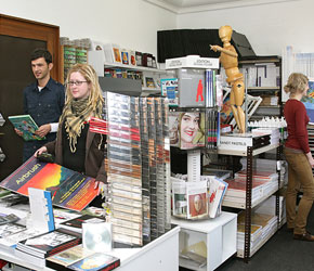 Künstlerbedarf und Buchhandel im Kunstzentrum